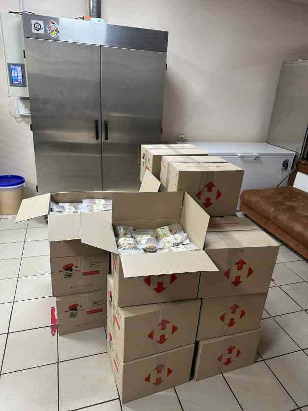 Замовлення на корпоративні подарункові бокси від snackhouse